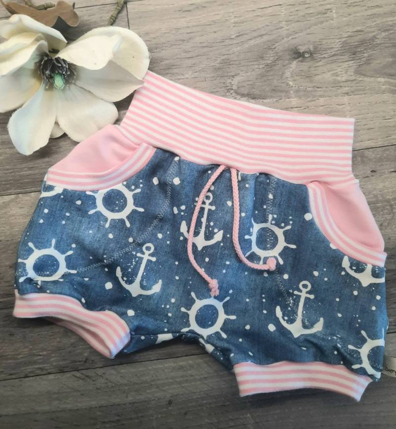 Kurze Pumphose Jeansblau Mit Weißen Ankern Rosa von Zwergennaehstube