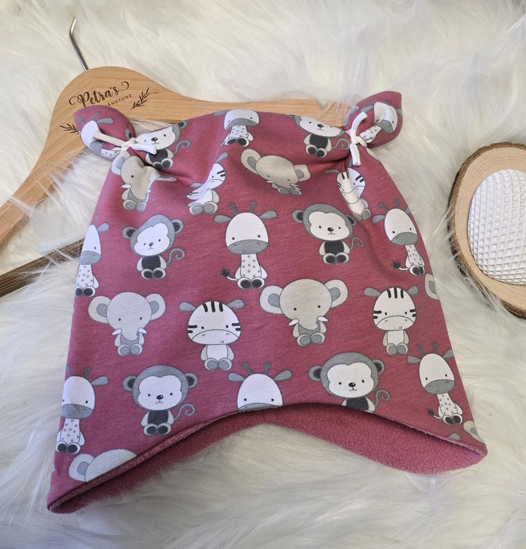 Mütze Mit Ohren-Knoten Oder Loop Lustige Zootiere in Altrosa Babymütze Kindermütze Mütze Mit Ohren-Knoten Oder Loop Lustige Zootiere in Altrosa Babymütze Kindermütze von Zwergennaehstube