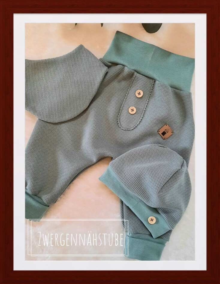 Pumphose Oder Set Mit Mütze Und Tuch Aus Baumwollwaffeljersey in Blassgrün von Zwergennaehstube