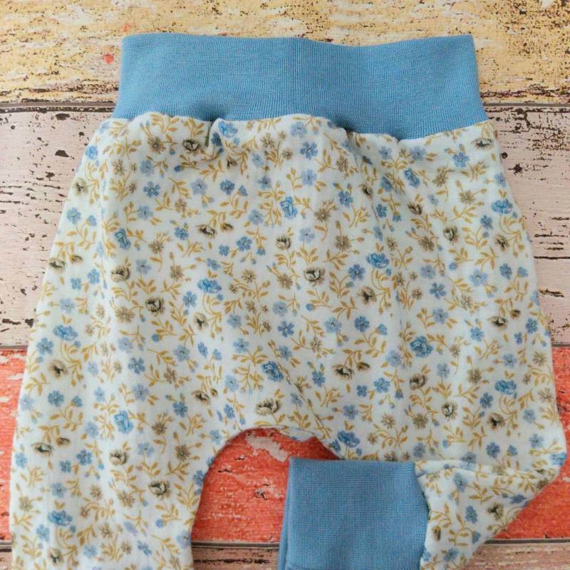 Leichte Pumphose Blumen Musselin 50-98 Oder Als Set Mit Halstuch, Mitwachshose von ZwergnaseDE