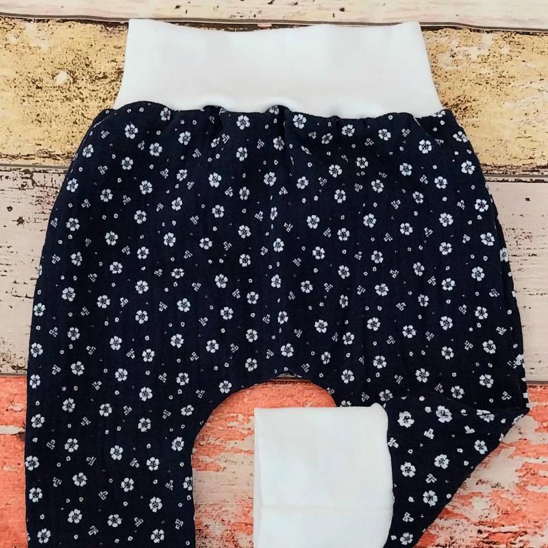 Leichte Pumphose Musselin Frühlings-/Sommerhose Blumen 50-98 Oder Als Set Mit Halstuch von ZwergnaseDE