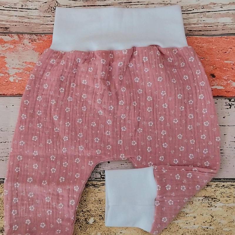 Leichte Pumphose Rosa Musselin Frühlings-/Sommerhose Blumen 50-98 Oder Als Set Mit Halstuch von ZwergnaseDE