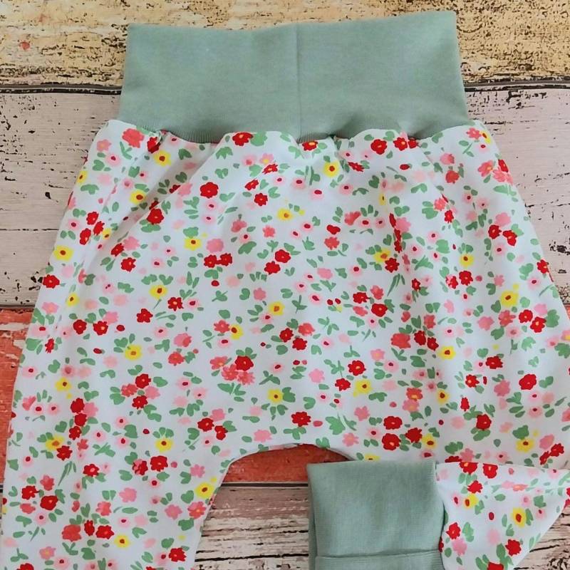 Pumphose Blumen 50-104 Oder Als Set Mit Halstuch, Mitwachshose von ZwergnaseDE
