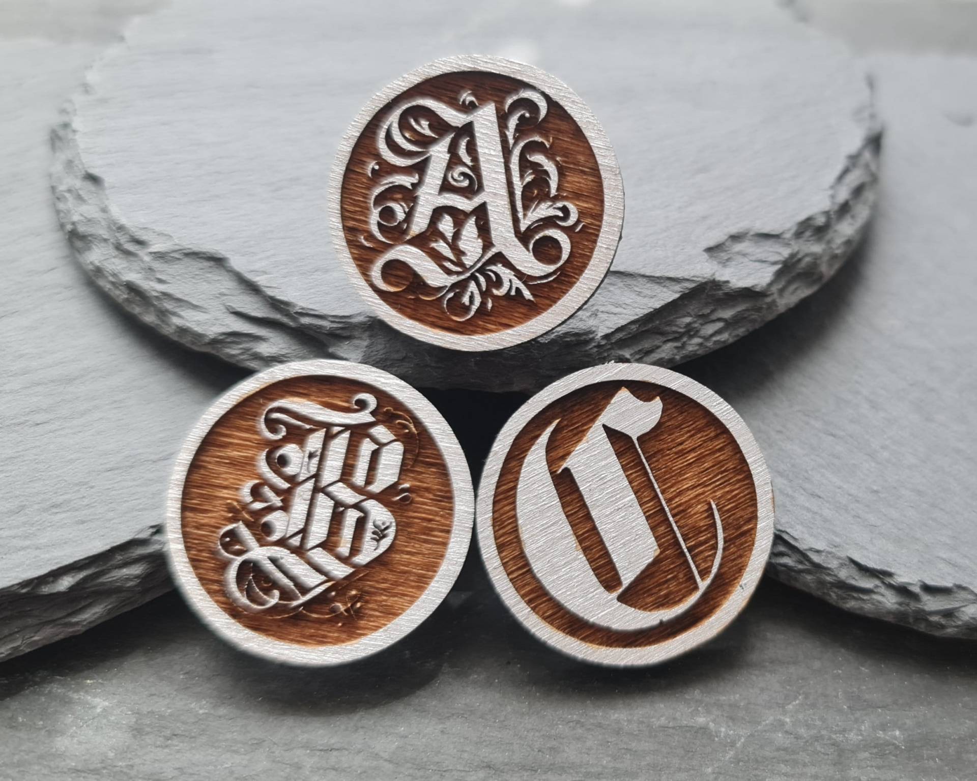 Trachten Anstecker Buchstaben Silberfarben, Hutpin/Anstecker Für Trachtenhut, Dirndl Und Weste von Zwickerl