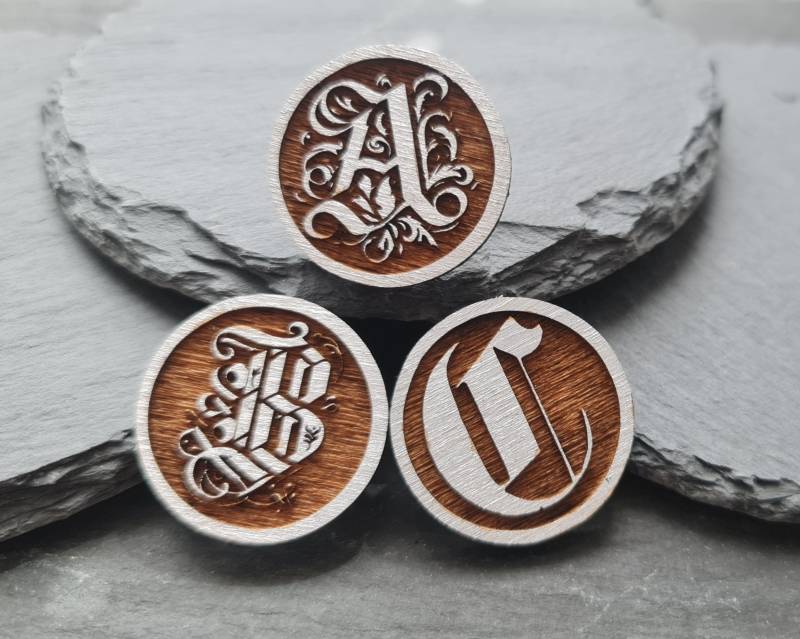 Trachten Anstecker Buchstaben Silberfarben, Hutpin/Anstecker Für Trachtenhut, Dirndl Und Weste von Zwickerl