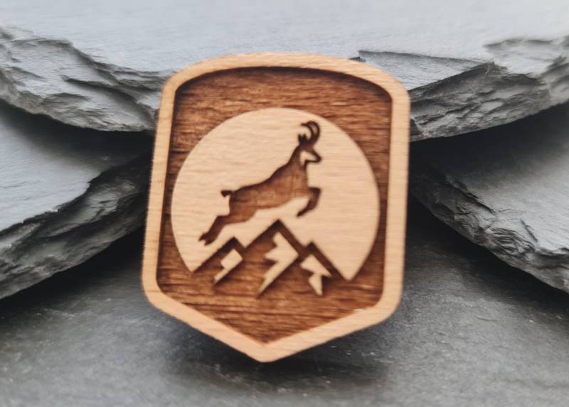 Trachten Anstecker Gams Springt Über Berge, Hutpin/Anstecker Für Trachtenhut, Dirndl Und Weste von Zwickerl