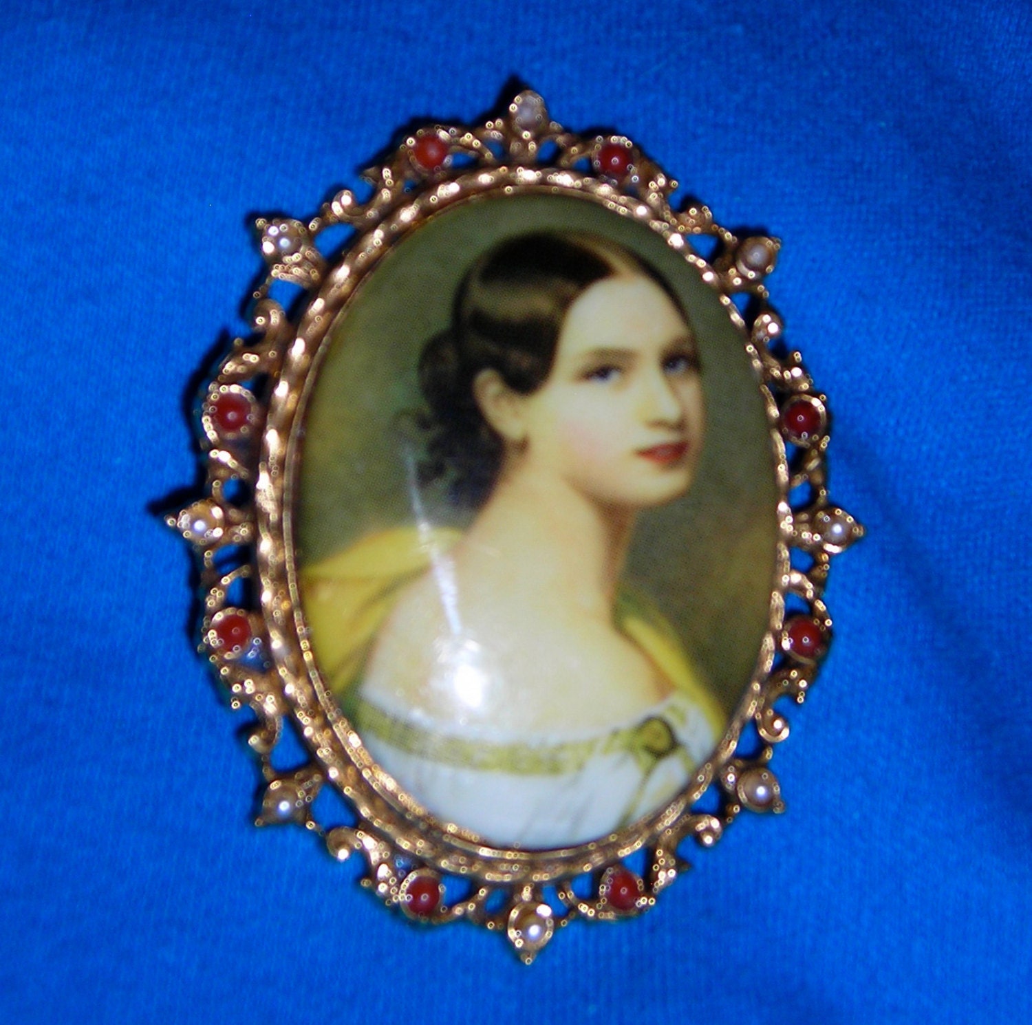 1970Er Jahre Art Kamee Anstecknadel Gold 1970Er Jahre Art Kamee Anstecknadel Gold von ZydecoBeads