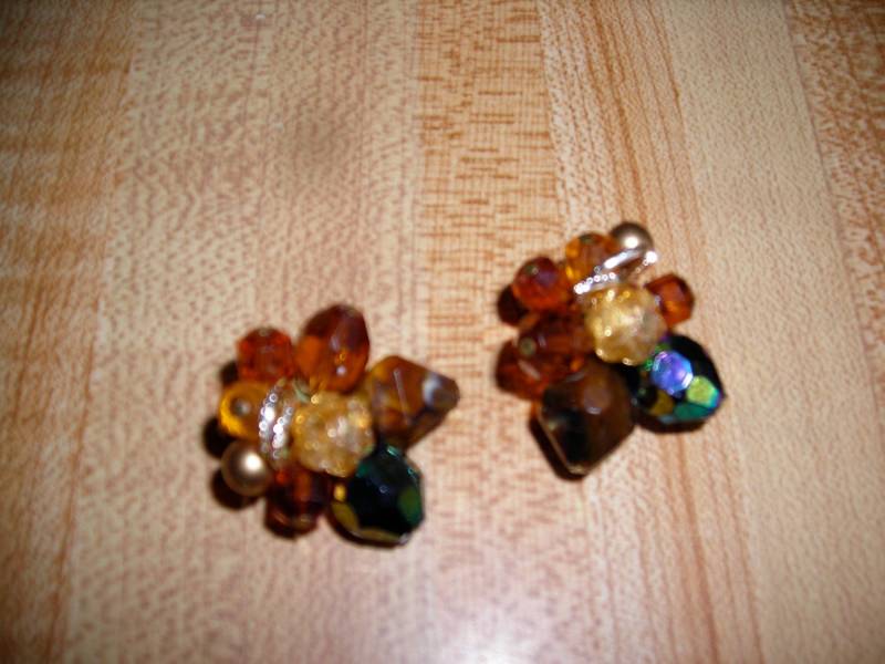 W. Germany Signierte Ohrclips Auf Cluster Ohrringen W. Germany Signierte Ohrclips Auf Cluster Ohrringen von ZydecoBeads