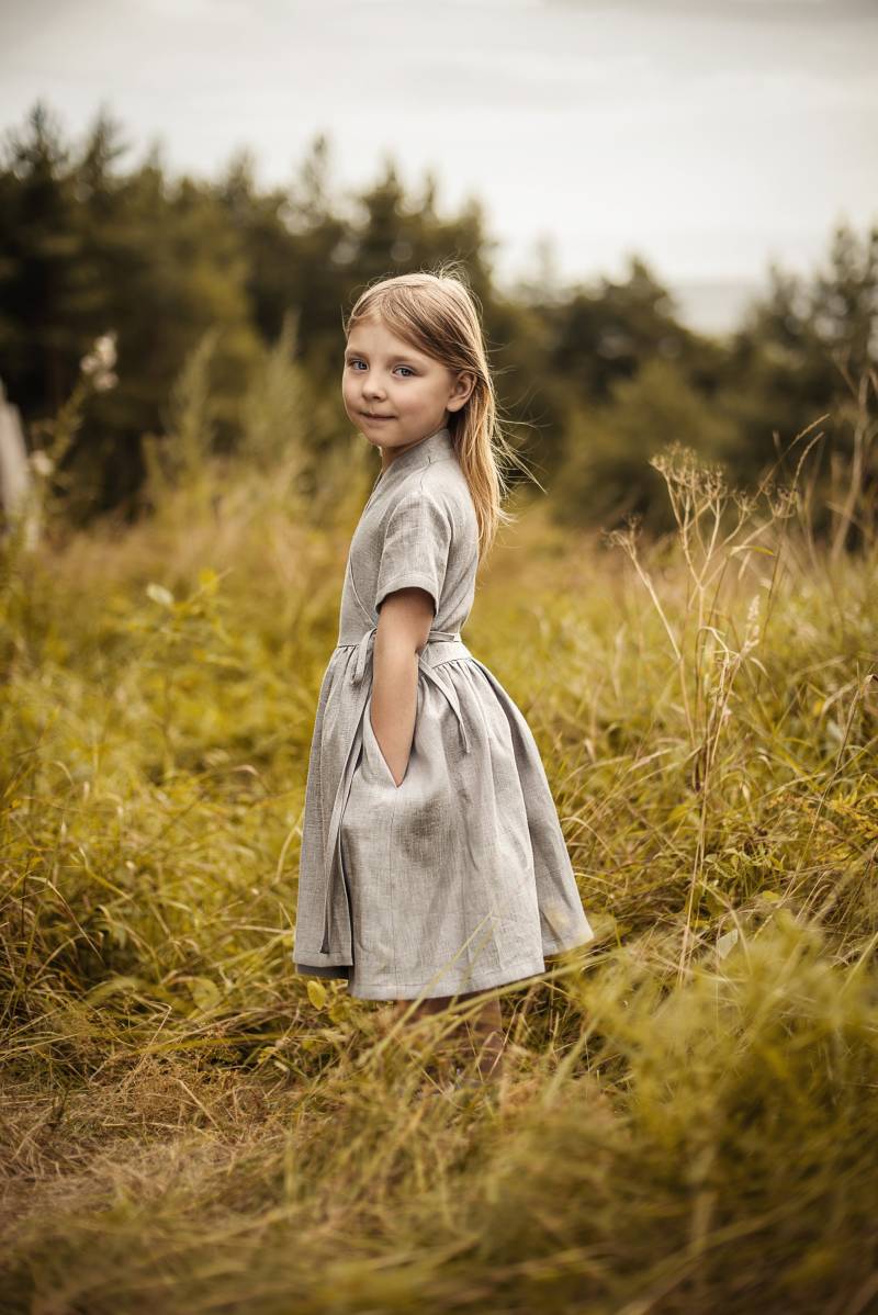 Mädchen Wickelkleid Handgemachtes Kleid Mit Drehrock von ZyleApparel