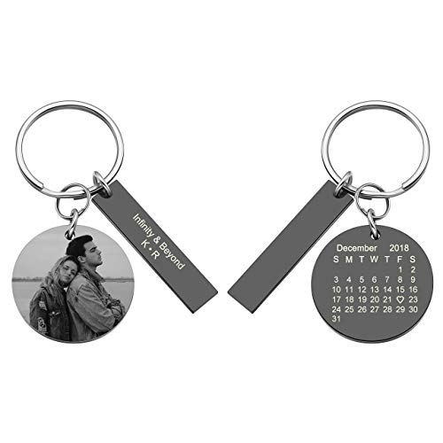 Zysta Personalized Text & Fotogravur - Edelstahl Rund Dog Tag Schlüsselanhänger Rechteckig keychain Schlüsselbund mit Kalender Gravur für Personalisierte Geschenke (Mit Foto & Kalender & Text gravur) von Zysta