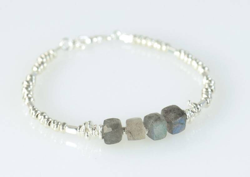 Armband Mit Labradorit Und Sterling Silber Perlen Armband Mit Labradorit Und Sterling Silber Perlen von Zzaval