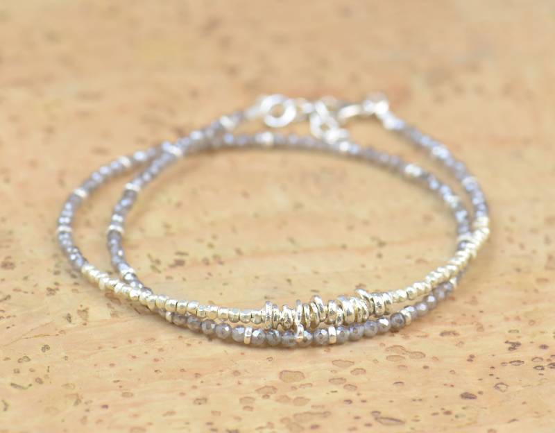 Doppelstrang Armband Aus Labradorit Perlen Und Sterling Silber Doppelstrang Armband Aus Labradorit Perlen Und Sterling Silber von Zzaval