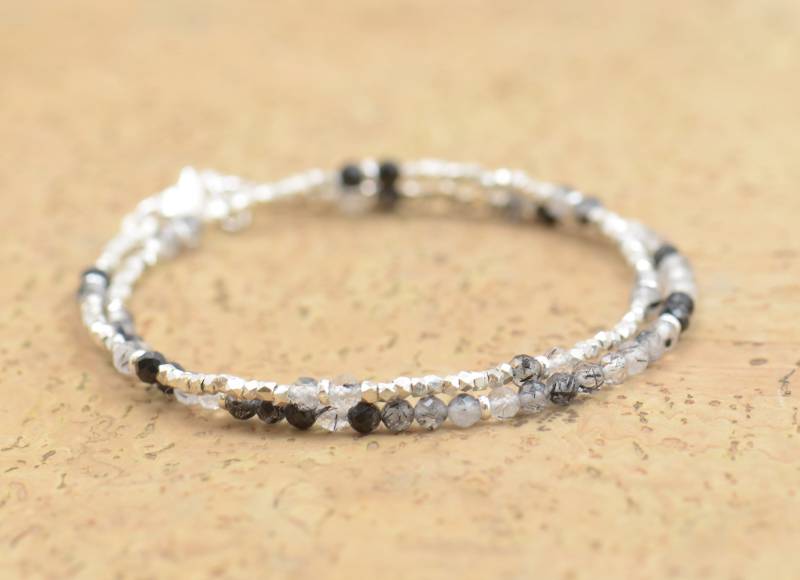 Doppelstrangiges Armband Aus Turmalinquarz Und Sterlingsilber Doppelstrangiges Armband Aus Turmalinquarz Und Sterlingsilber von Zzaval