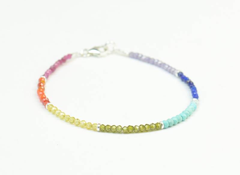 Regenbogen 7 Chakren Edelsteine Perlen Und Sterling Silber Armband von Zzaval