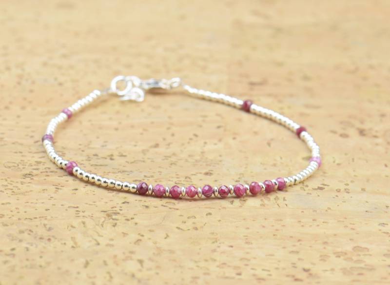 Rubin Und Sterling Silber Perlen Armband Rubin Und Sterling Silber Perlen Armband von Zzaval