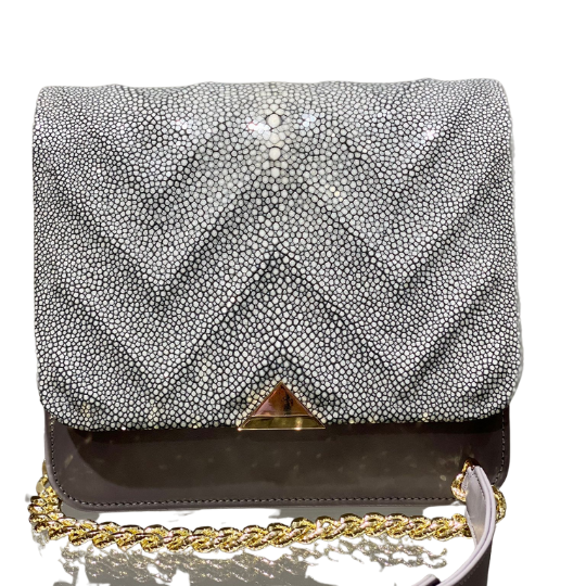 Schultertasche KENDALL Rochenleder grau Schultertasche KENDALL Rochenleder grau von a cuckoo moment...