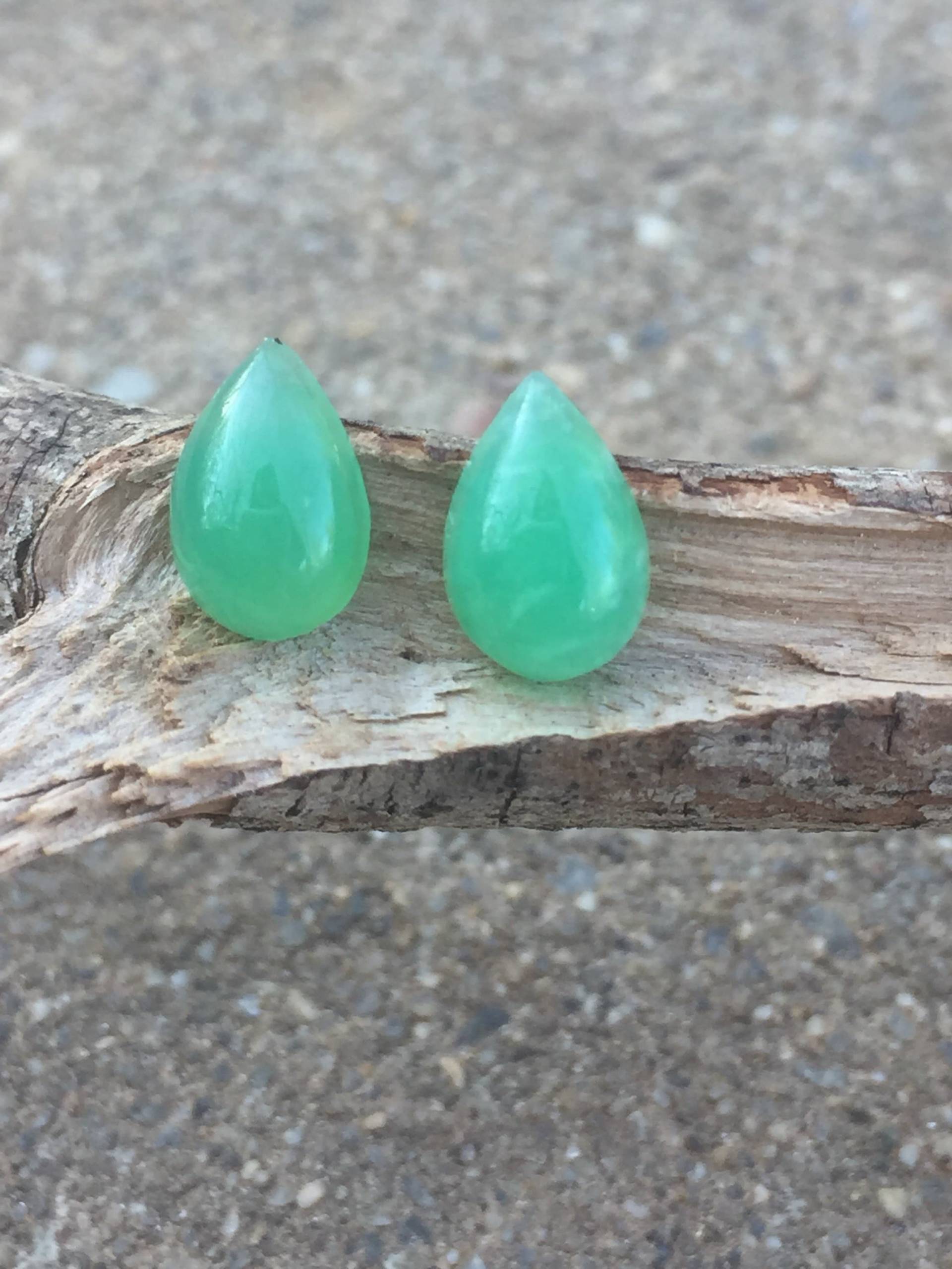 Benutzerdefinierte Ocean Green Tear Drop Chrysopras Cabachon Ohrstecker Hand Gesetzt in Sterling Silber - Made-To-Order von a1000kisses