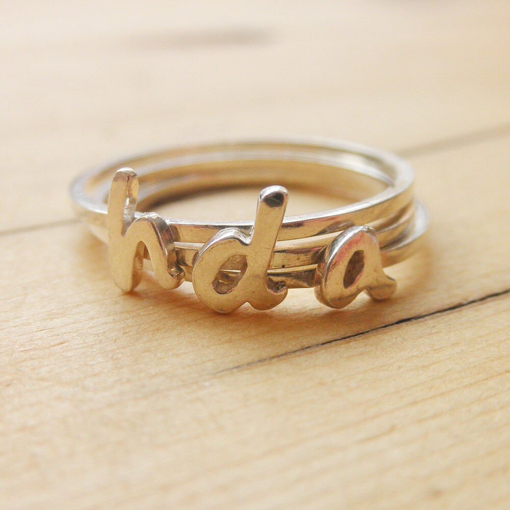 Personalisierter Schmuck - Monogramm Buchstabe Initial Stapelringe Sterling Silber Schrift A 1000 Kisses von a1000kisses