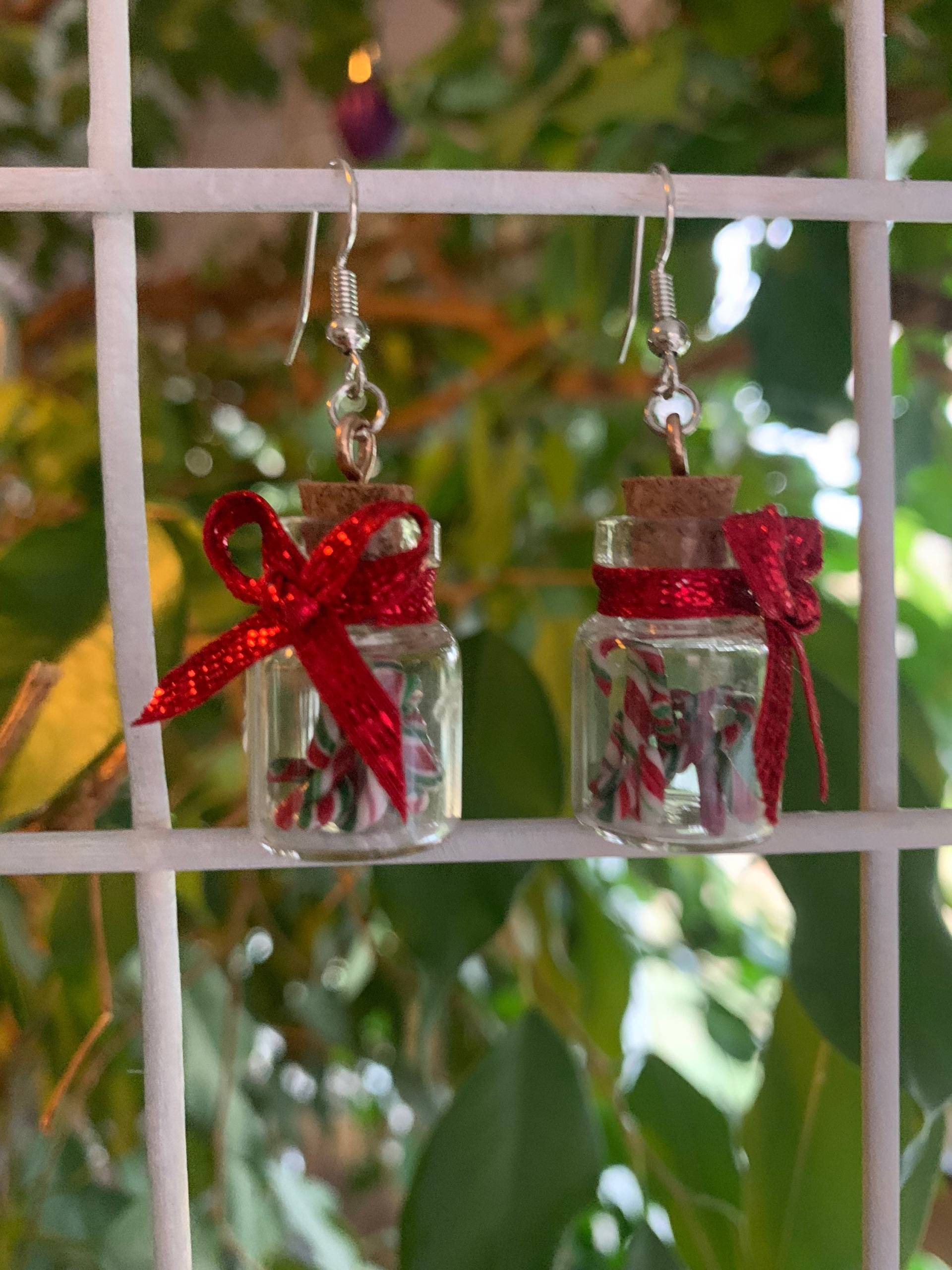 Weihnachtsbonbonglasohrringe-Zuckerstangen Weihnachtsbonbonglasohrringe-Zuckerstangen von aCimetricDesign