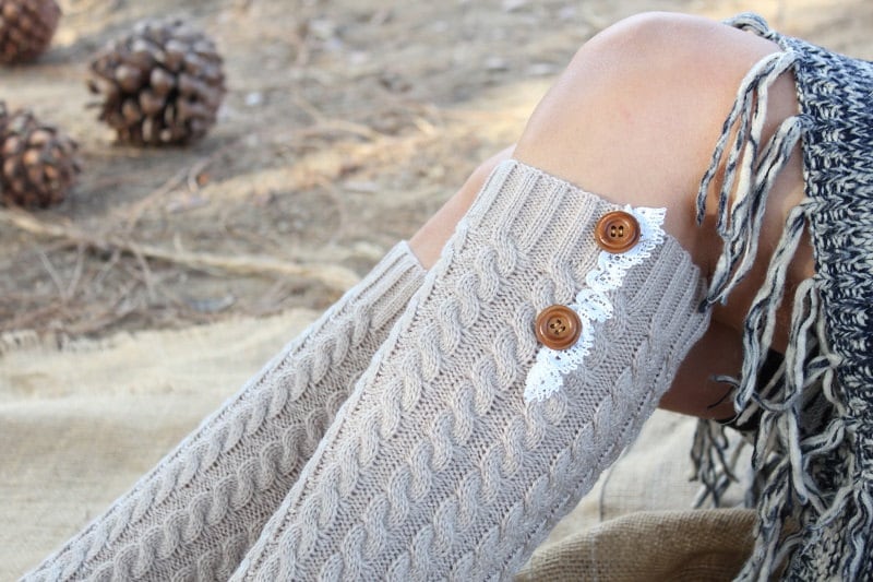 Beinwärmer/Socken Für Frauen Damen Gestrickte Stiefelsocken Mit Venedig-Spitze Und Knöpfen Nette Warme Cremefarbe von aCutee