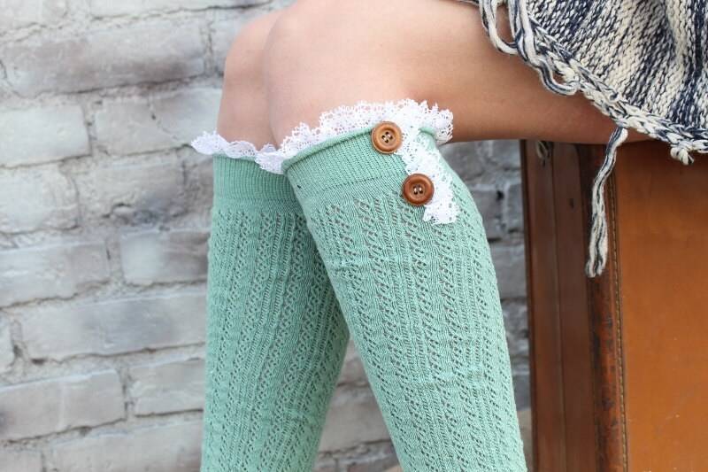Lange Socken/Damen Gestrickte Stiefelsocken Mit Venedig-Spitze Und Knöpfen Süß Warm von aCutee