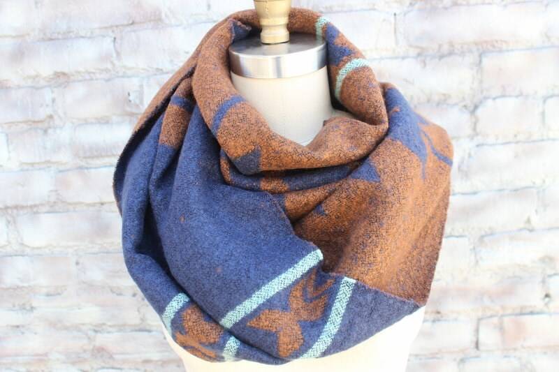 Winterschal Aus Weichen Und Süßen Stoff von aCutee