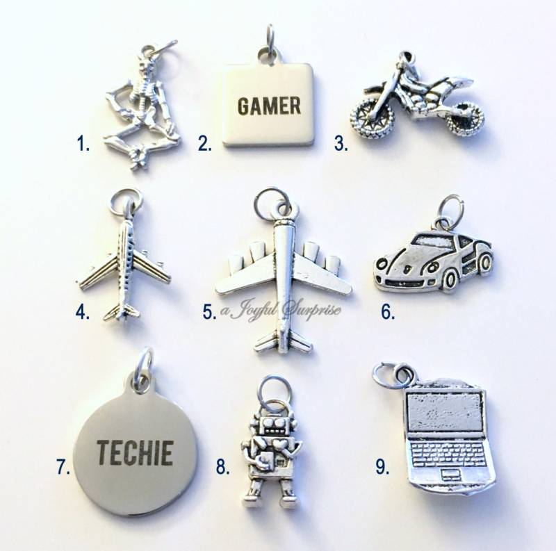 Clearance - Videospiel Anhänger, Skelett, Gamer, Dirt Bike, Flugzeug, Rennauto, Techie, Roboter, Laptop Computer, Geschenk Clearance - Videospiel Anhänger, Skelett, Gamer, Dirt Bike, Flugzeug, Rennauto, Techie, Roboter, Laptop Computer, Geschenk von aJoyfulSurprise