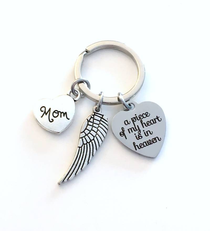 Ein Stück Meines Herzens Ist Im Himmel Keychain, Gedenkschlüsselkette Mit Flügel, Sympathiegeschenk Verlust Von Mama Papa Sohn Tochter Schwester Ein Stück Meines Herzens Ist Im Himmel Keychain, Gedenkschlüsselkette Mit Flügel, Sympathiegeschenk Verlust Von Mama Papa Sohn Tochter Schwester von aJoyfulSurprise