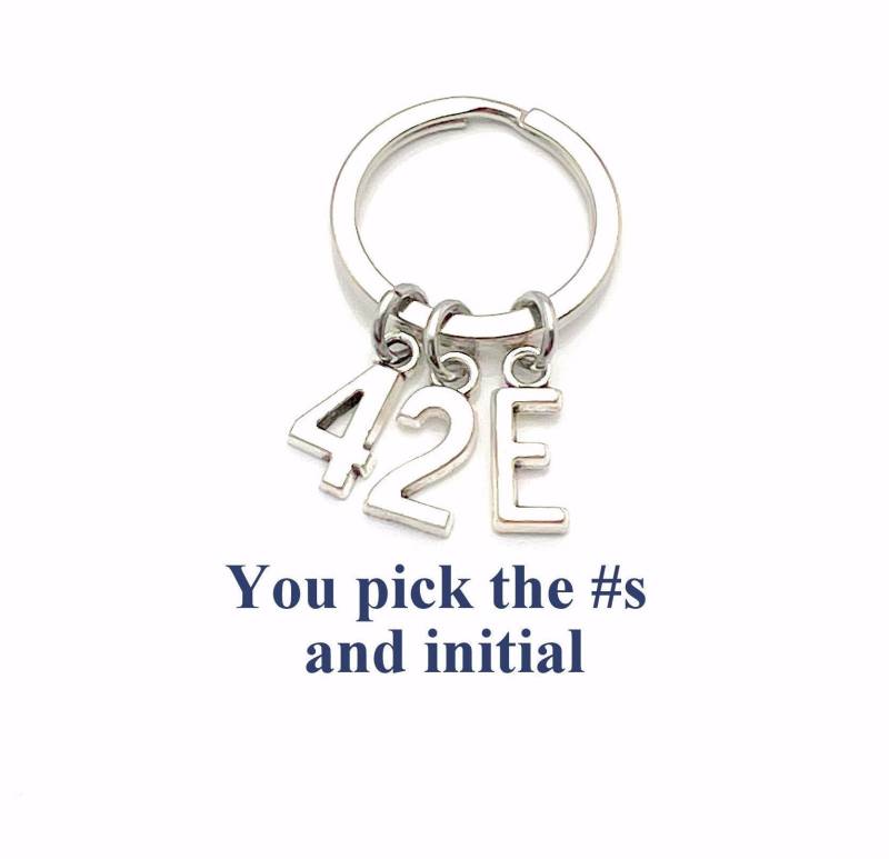 Nummer Schlüsselanhänger, Jersey Sport Für Baseball, Hockey, Fußball, Softball Ringette Schlüsselanhänger Charm 1 2 3 4 5 6 7 8 9 10 16 18 21 von aJoyfulSurprise