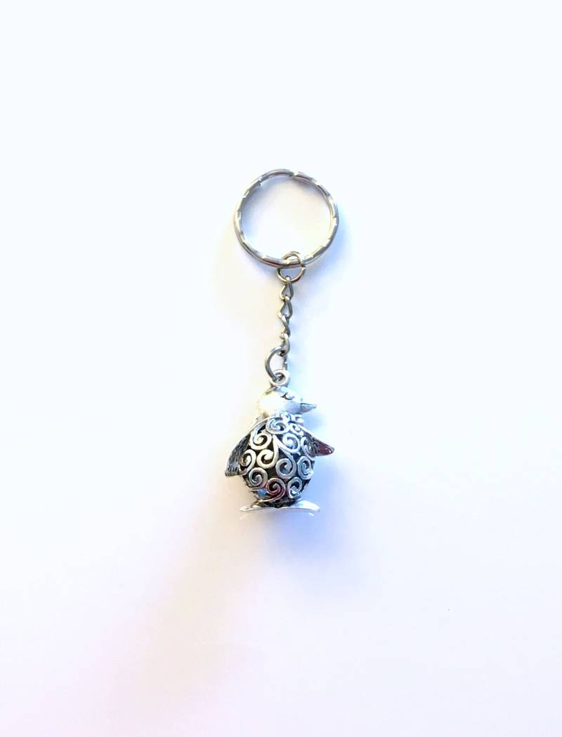 Pinguin Geschenk Schlüsselanhänger/Tier Für Tochter Oder Beste Freundin Filigraner Anhänger von aJoyfulSurprise