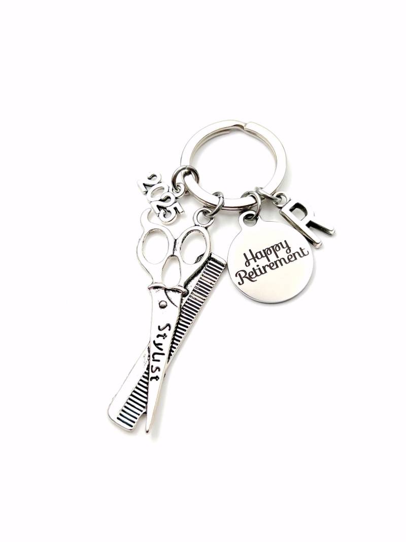 Ruhestand Geschenk Für Friseure Keychain, 2025 Friseur Stylist Schlüsselanhänger, Salon Schere Im Coworker Geschenke Männer 2026 von aJoyfulSurprise