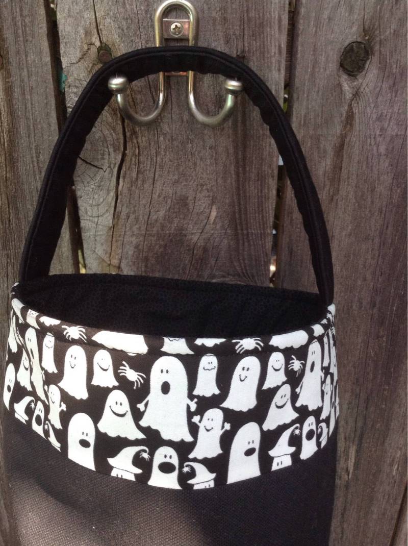 Halloween Candy Schwarz Und Weiß Ghosts/Süßes Oder Saures Tasche Canvas Tote Kann Personalisiert Werden von aLittleFrayed