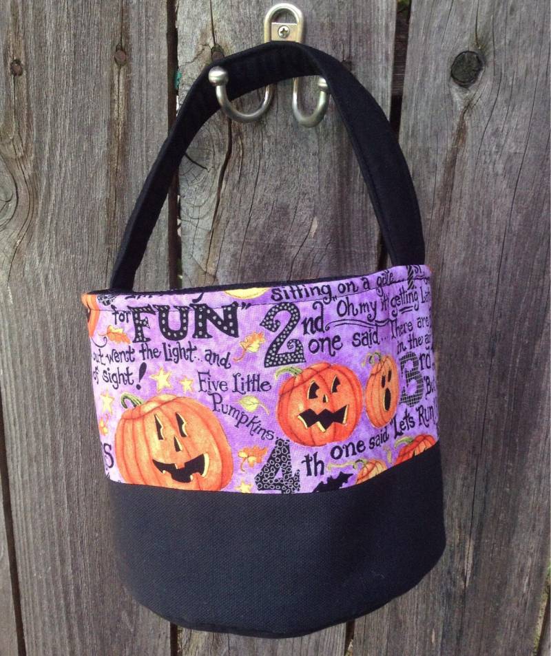 Halloween Tasche in In Fünf Kleinen Kürbissen/Süßes Oder Saures Canvas Candy Tote Kann Personalisiert Werden von aLittleFrayed