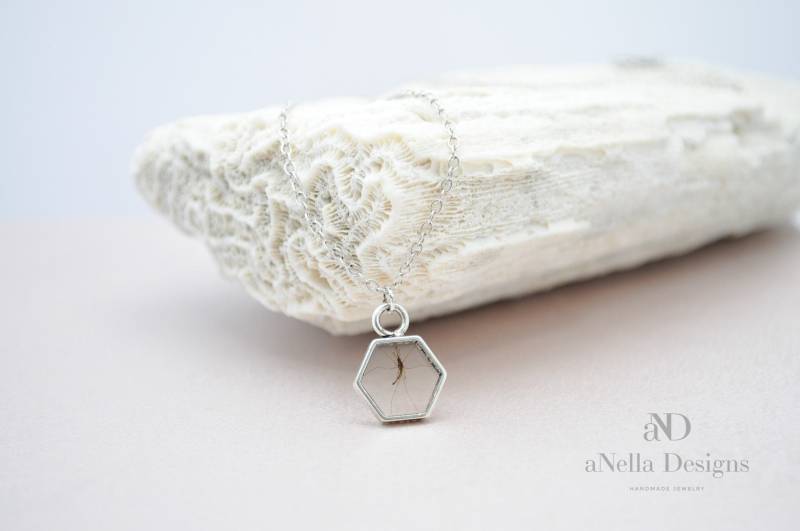 Echte Moskito Anhänger Halskette in Harz, Virologie Wissenschaft Schmuck Phd Grad Geschenk Molekularbiologie Labor Entomologie Genetik Forschung von aNellaDesigns
