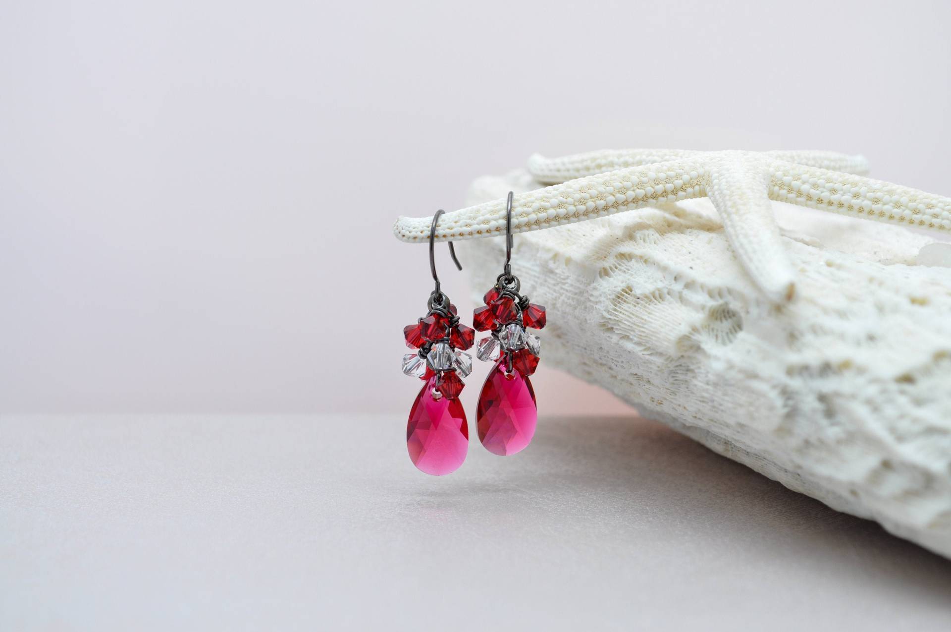 Rubinrote Tropfen Ohrringe | Brautjungfern Brautparty Geschenk Urlaubsschal Schmuck Prom Und Valentinstag Drop Gangle Ausgefallen Formal von aNellaDesigns