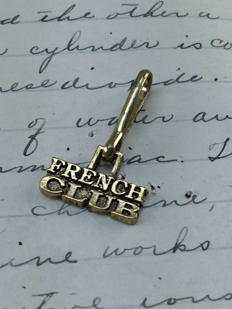 Französisch Verein Charme - Jahrgang Messing Charm Armband Kleine Gold Halskette High School Geschenk Schule Club Charm-Anhänger von aVintageParcel