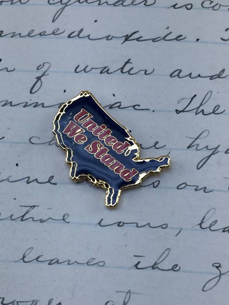 "United We Stand Pin - America Goldene Emaille Metall Anstecknadel Usa " Prima" von aVintageParcel