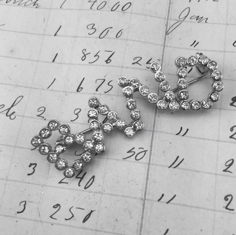 Vintage Strassband Pin - Silber Metall Letterman High School Band Club Band-Anstecknadel College Camp von aVintageParcel