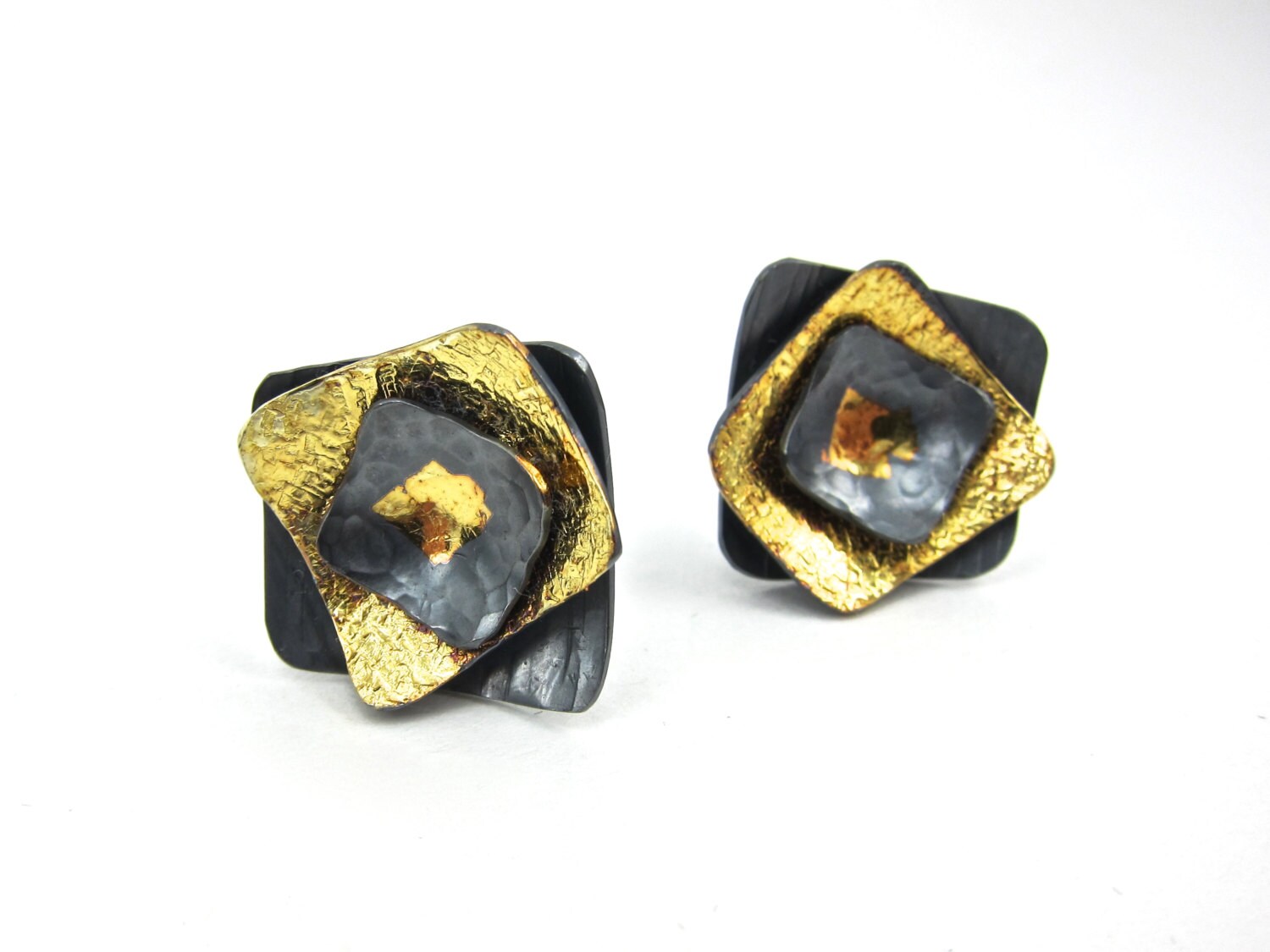 Gold Und Silber Ohrstecker, Dreidimensionale Ohrringe, Strukturierte Keum Boo Ohrringe Gold Und Silber Ohrstecker, Dreidimensionale Ohrringe, Strukturierte Keum Boo Ohrringe von aatelierandrea