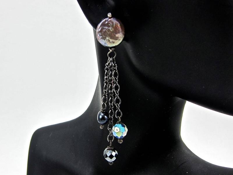 Graue Perlenohrringe, Mit Hämatit, Süßwasserperle Und Kristall, Geschwärztes 925Er Silber Graue Perlenohrringe, Mit Hämatit, Süßwasserperle Und Kristall, Geschwärztes 925Er Silber von aatelierandrea