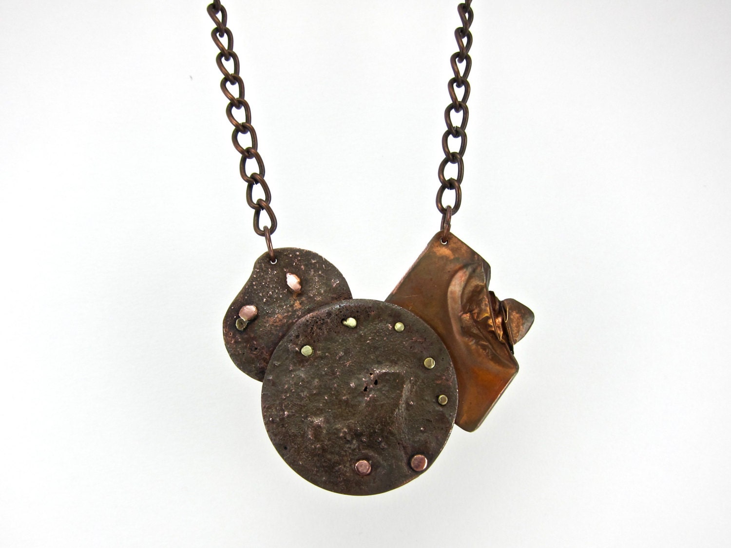 Mixed Metal, Rustikale Statement Kette, Scheiben, Nieten Mixed Metal, Rustikale Statement Kette, Scheiben, Nieten von aatelierandrea