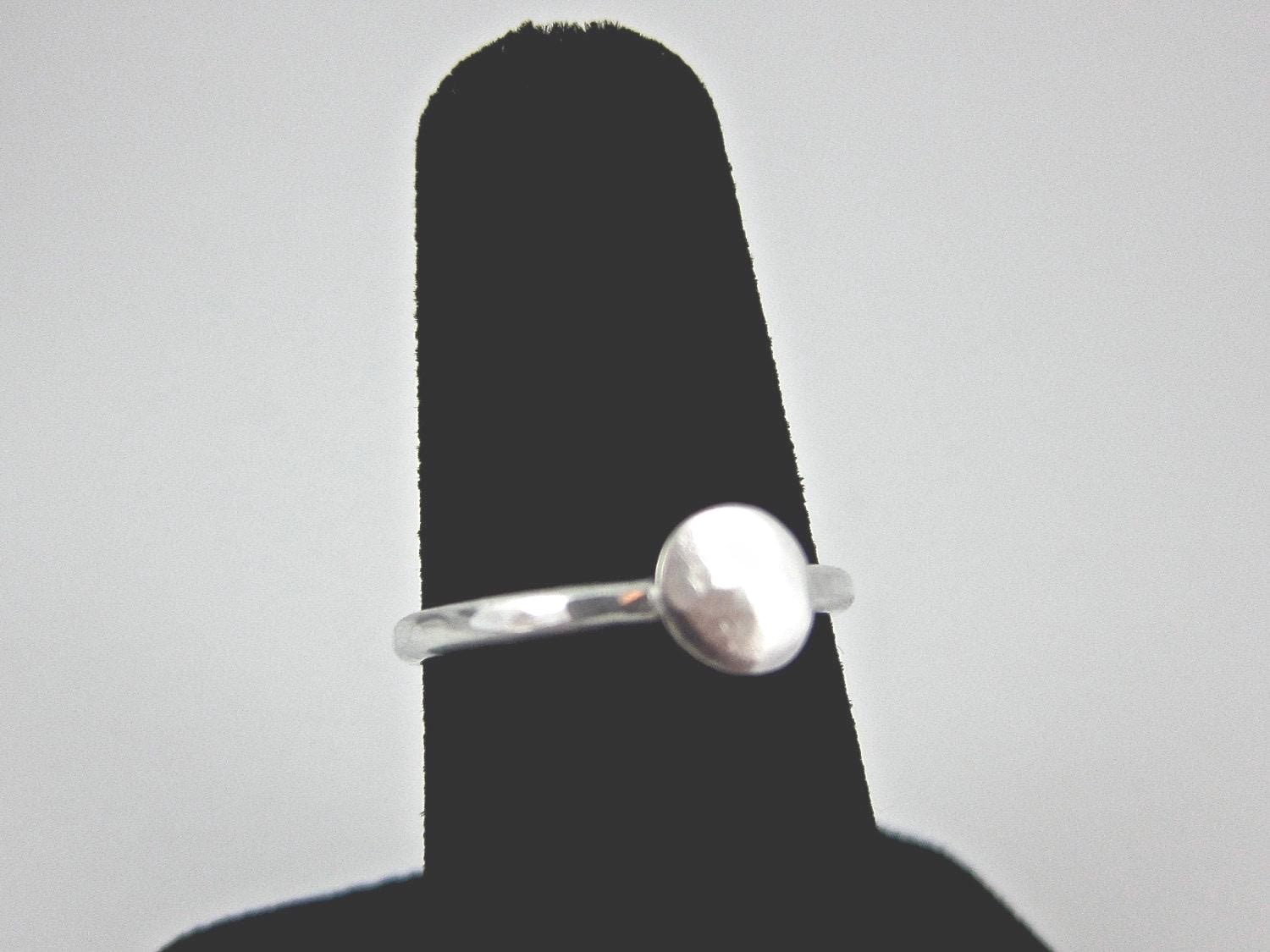 Zusteckring Mit Filigraner Silberscheibe Zusteckring Mit Filigraner Silberscheibe von aatelierandrea