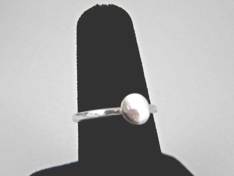 Zusteckring Mit Filigraner Silberscheibe Zusteckring Mit Filigraner Silberscheibe von aatelierandrea