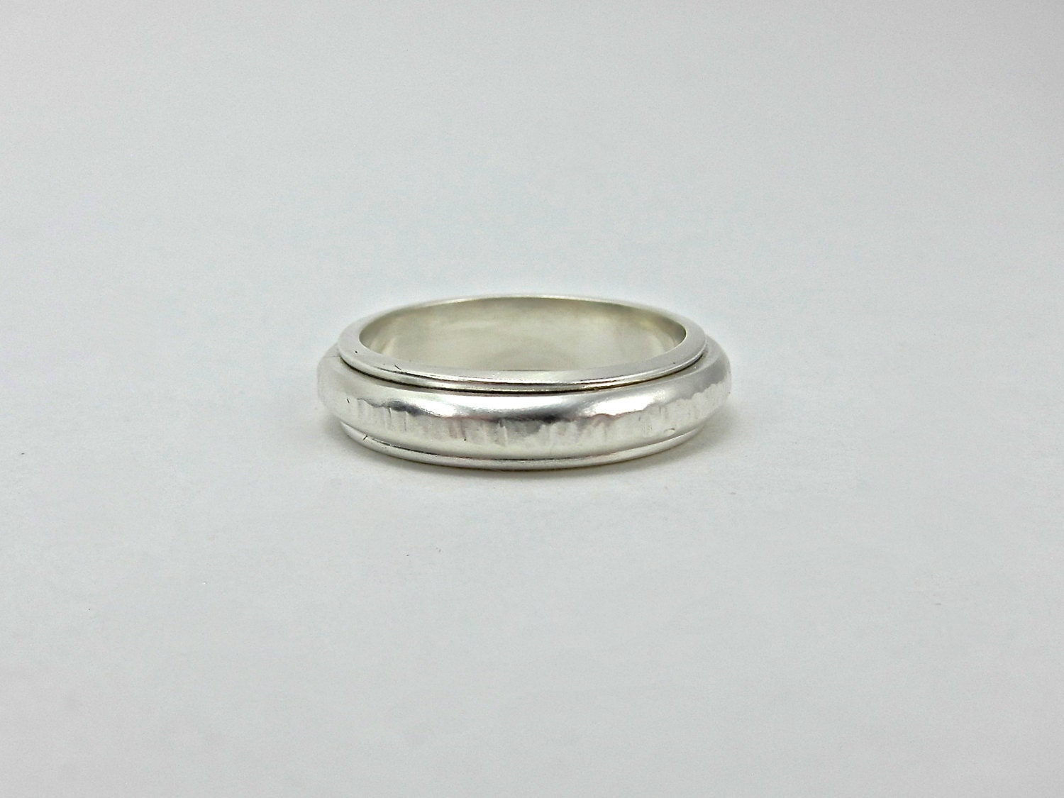 sterling Silber Ehering, Gehämmerter Ring, Elegant, Zeitlos sterling Silber Ehering, Gehämmerter Ring, Elegant, Zeitlos von aatelierandrea