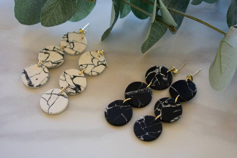 Howlith Drops - Polymer Clay Ohrringe von abbyavaco