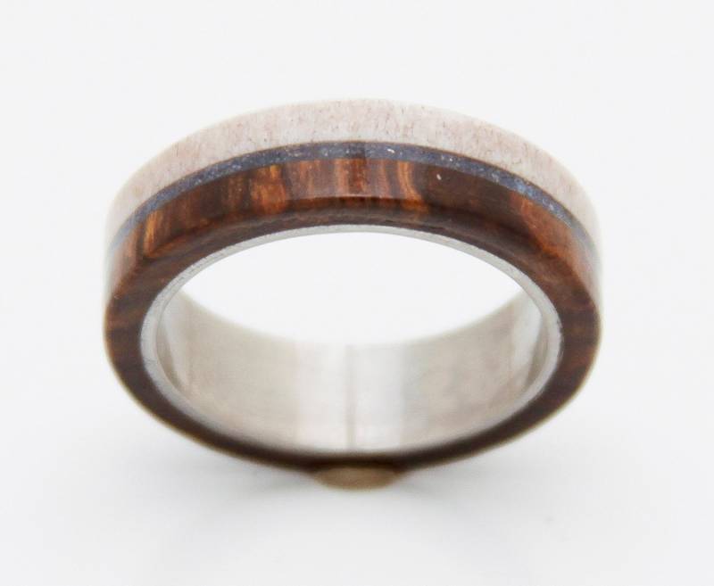 Geweih Ring Mann Ehering Mit Und Holz Titan Band Lapis Türkis Inlay von aboutjewelry