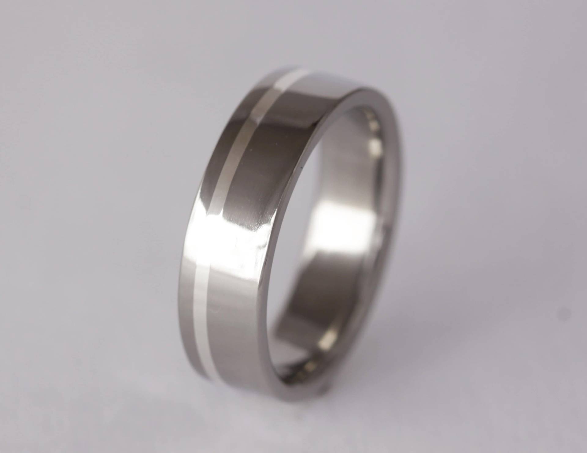 Titan Ehering Flacher Ring Mit Silber Inlay von aboutjewelry