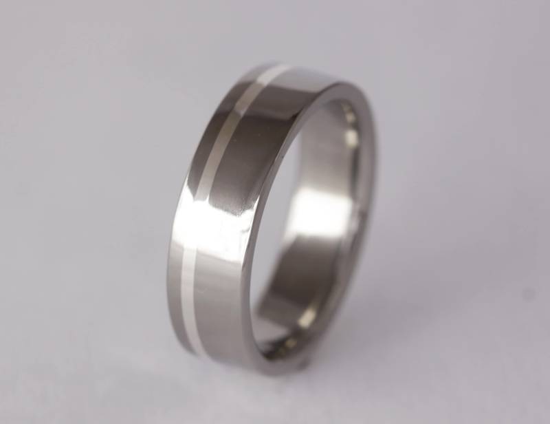 Titan Ehering Flacher Ring Mit Silber Inlay von aboutjewelry