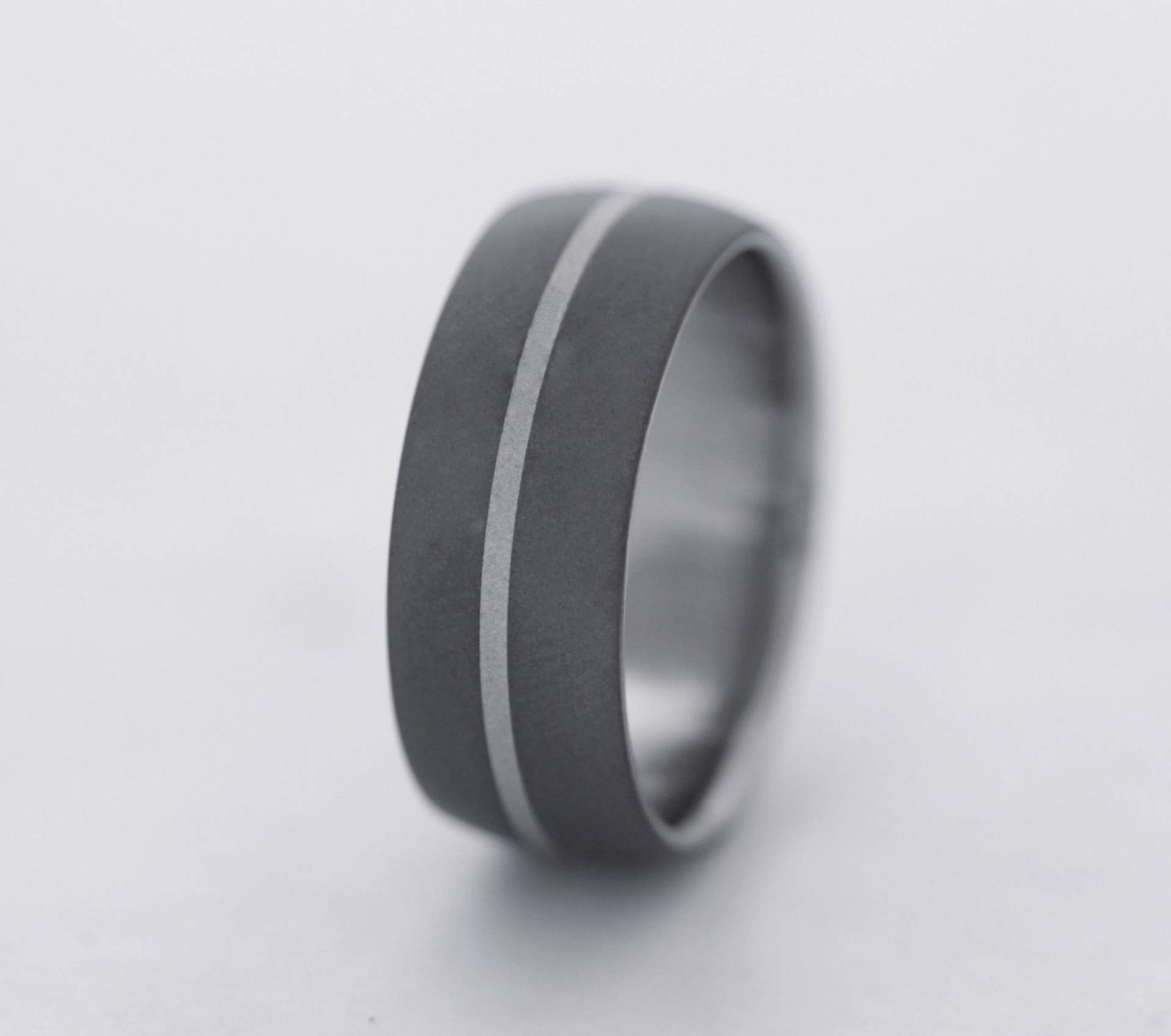 Titan Ehering Gesandstrahlter Ring Mit Silber Inlay von aboutjewelry