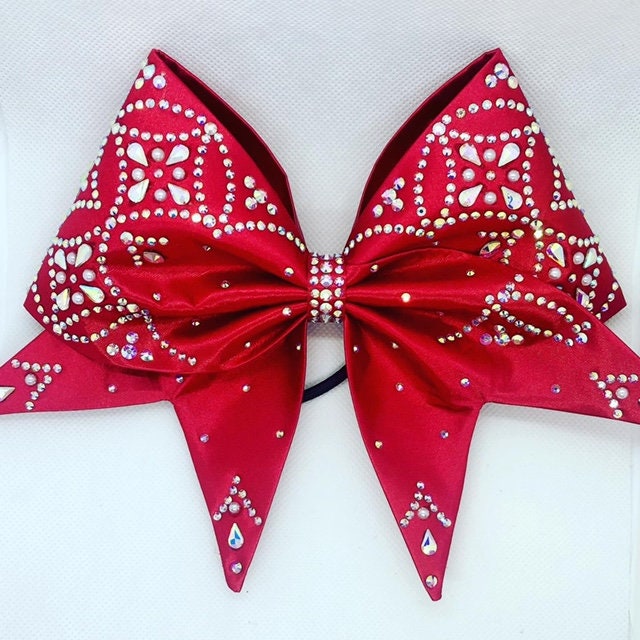 Satin Genäht Cheer Bogen Mit Ab Kristallen Und Perlen Akzente von aboutthebow